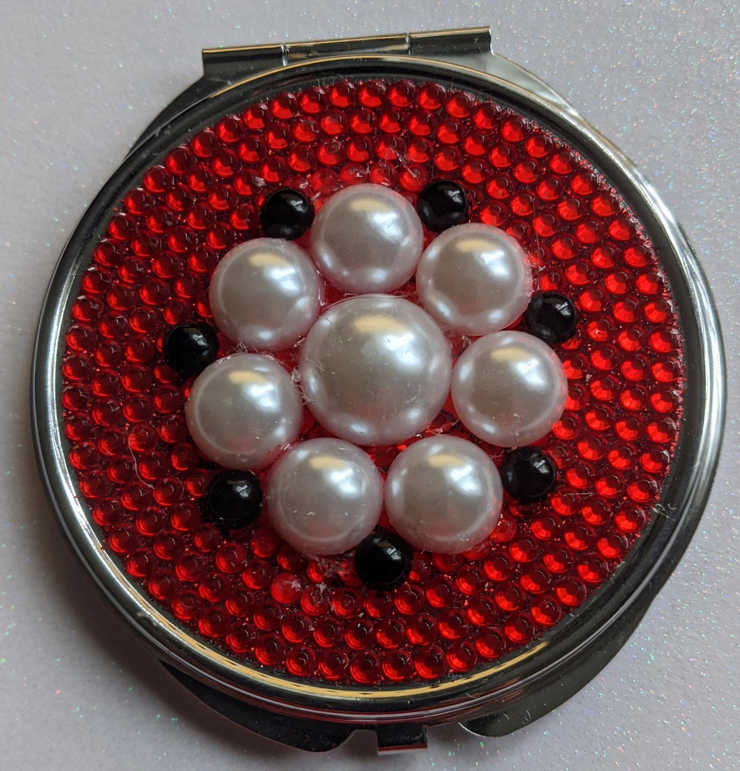 handmade compact makeup mirror | Pearl Petals