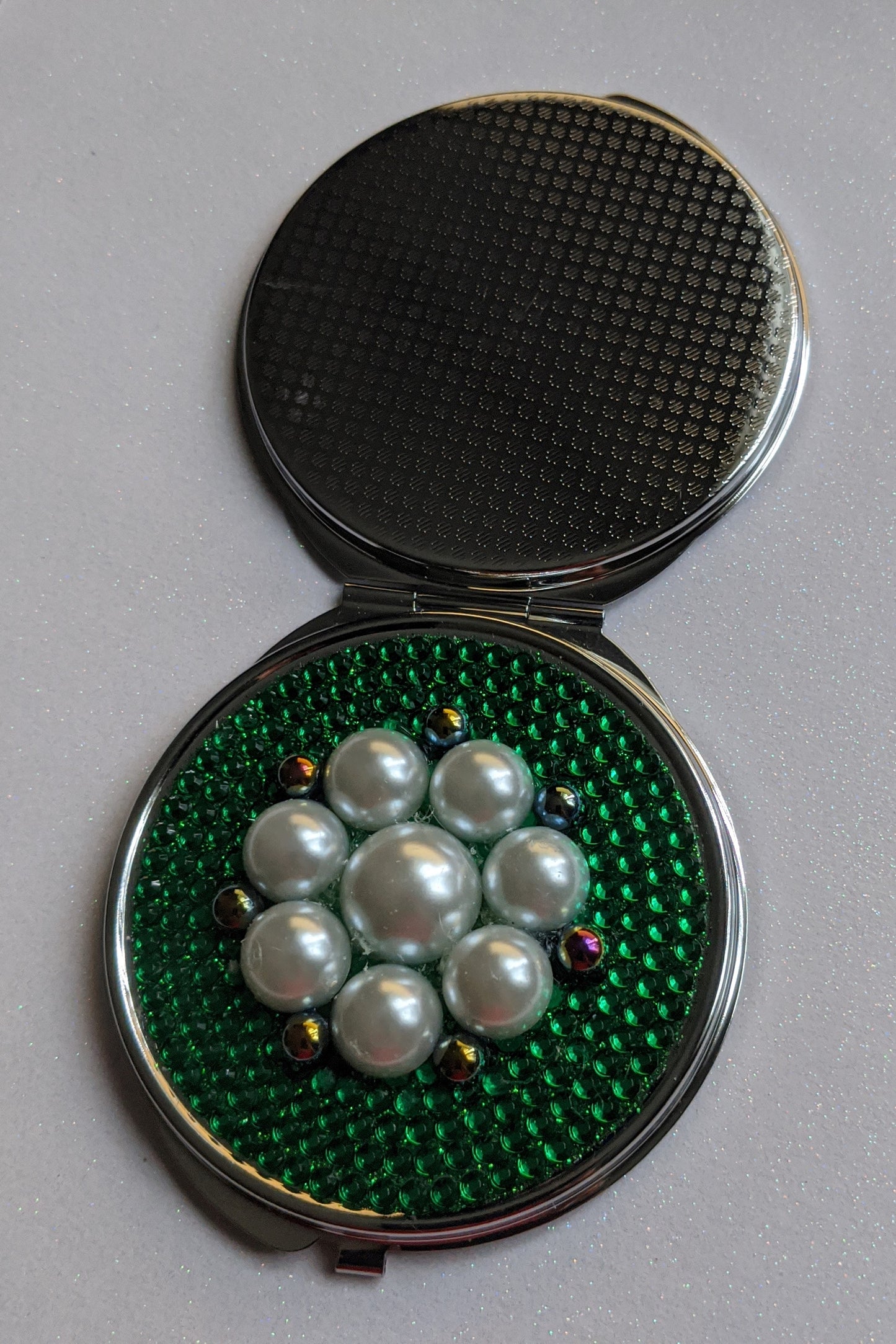 handmade compact makeup mirror | Pearl Petals
